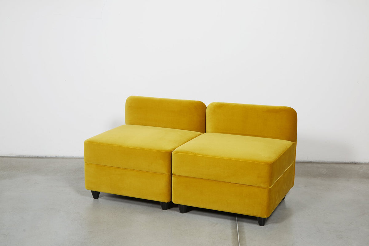 Angolo Pouf with backrest